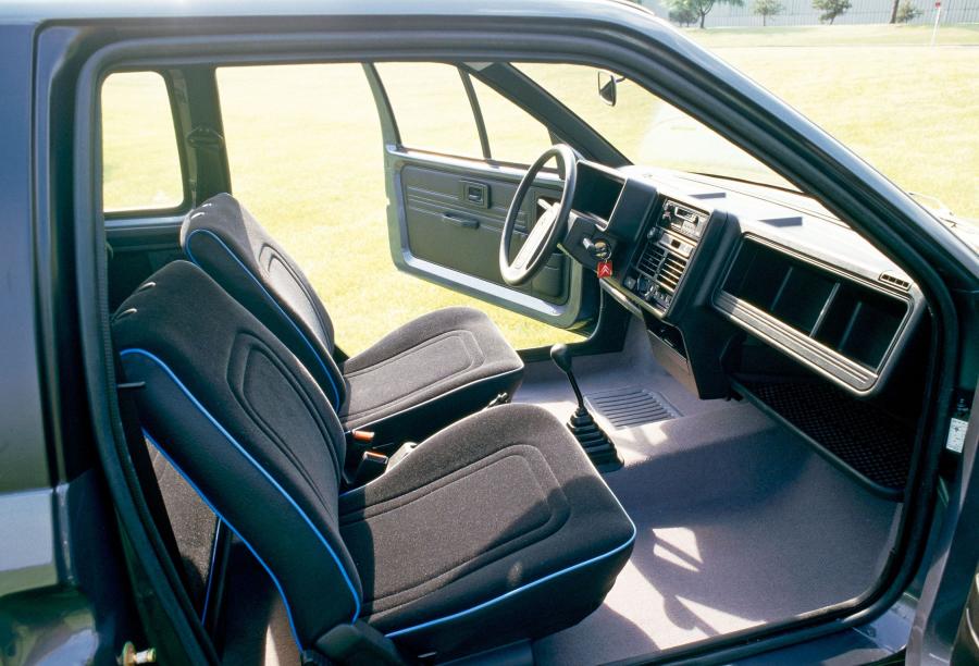 Интерьер Citroen AX Hit FM 1987 года  (фото 3 из 6)